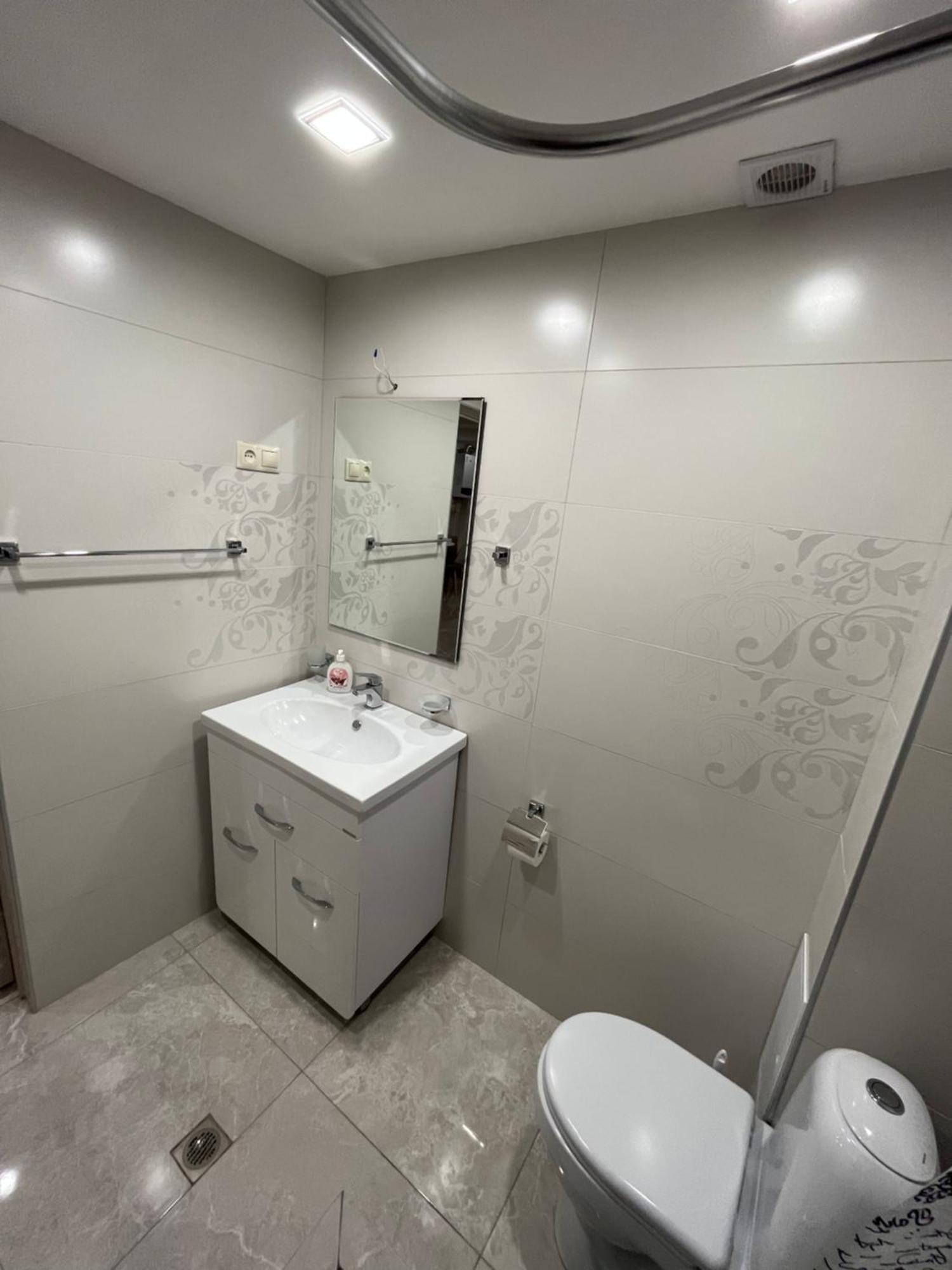 City Centre Apartment On Sakharov Square Ereván Exterior foto